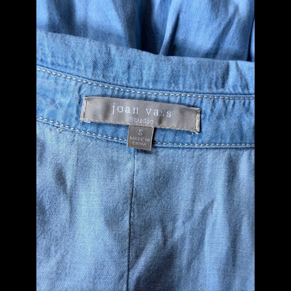 Joan Vass Shirt Small Womens Blue Chambray Button Front Pockets Sleeveless - Picture 5 of 6